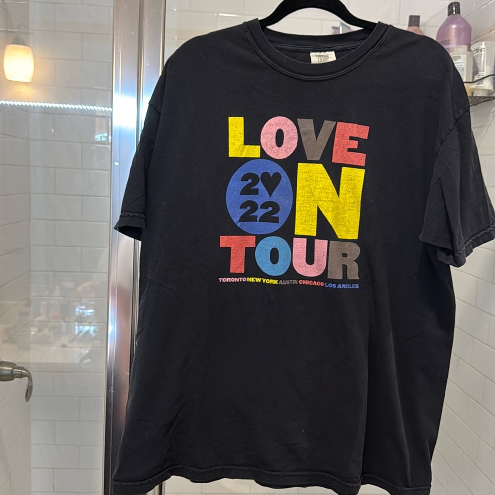 Harry styles love on tour concert tee